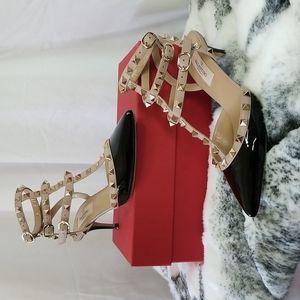 Valentino Garavani Rockstud Leather Pumps